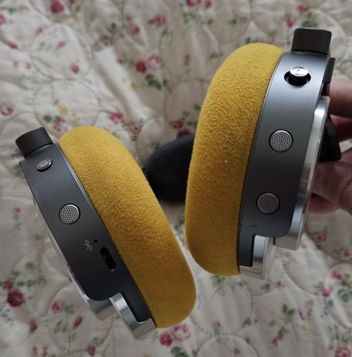 Căști Dyson OnTrac™ (CNC Aluminiu) aproape noi sunet bestial