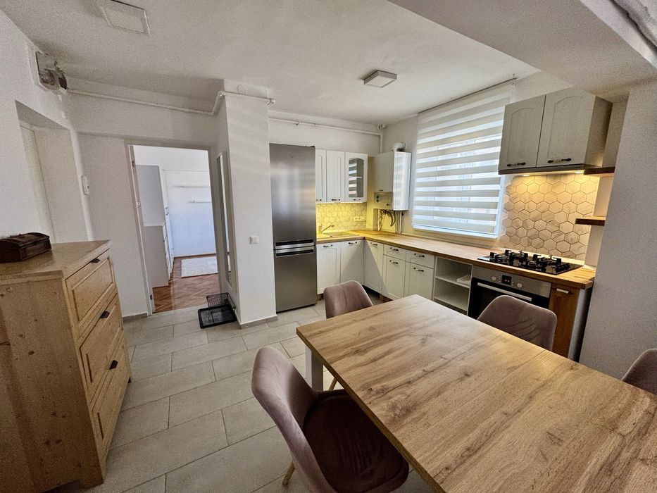 Apartament 3 camere de inchiriat