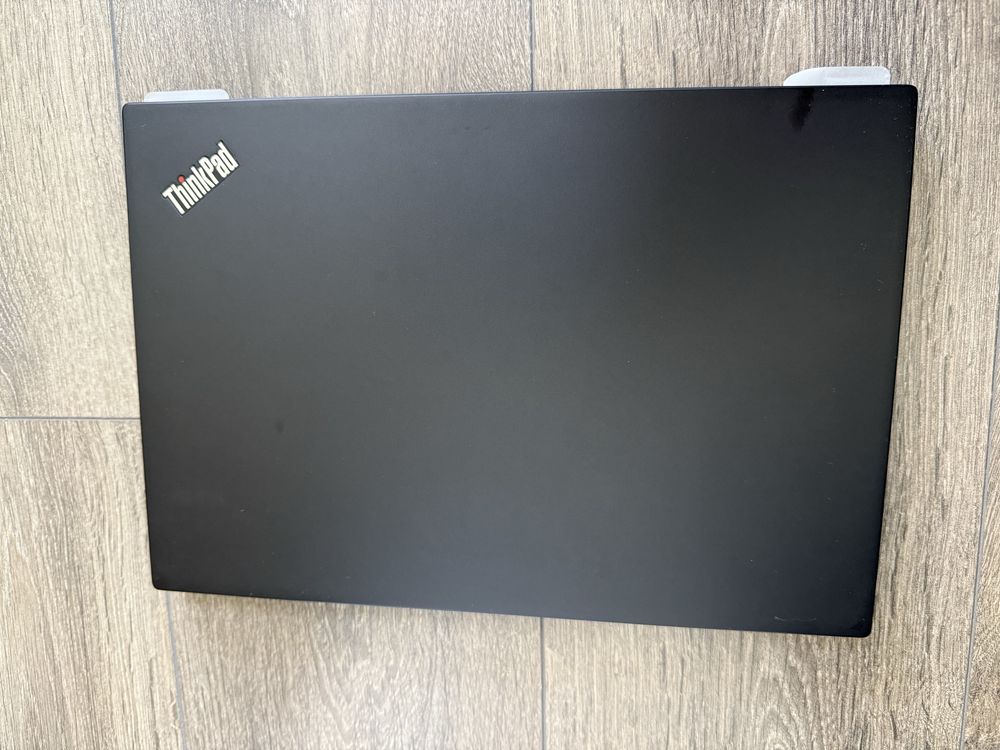 Лаптоп Lenovo Thinkpad T490s