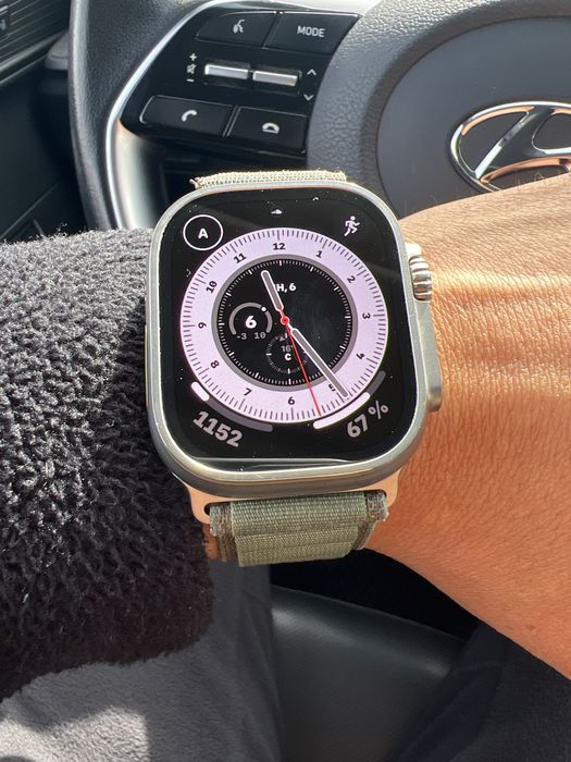 Apple i watch . Титаны