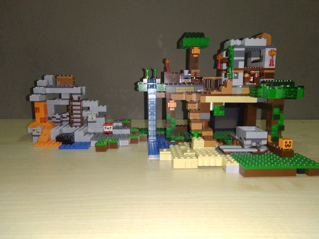 LEGO набор "пещера" и "дом на дереве в "джунглях"