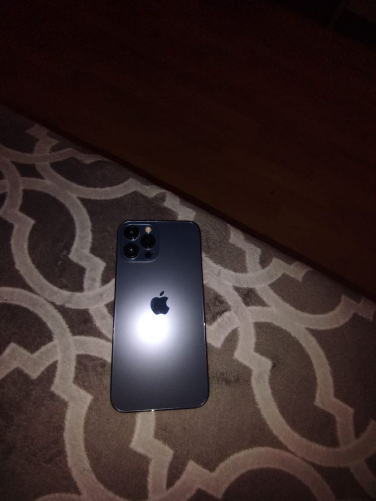 Продаю Iphone 12 pro max 256