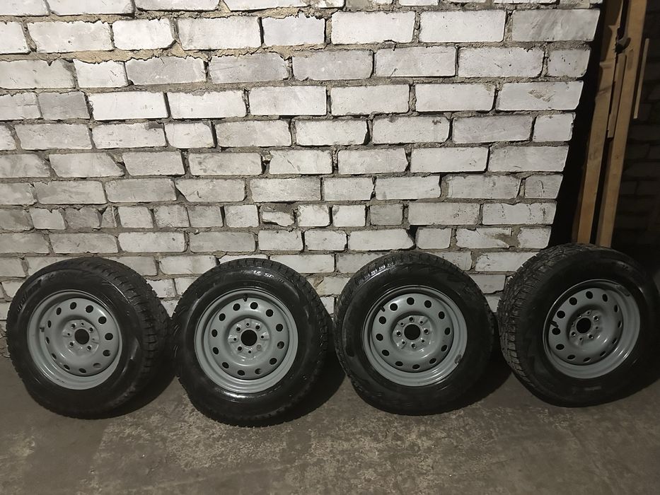 Продам комплект резин с дисками Cardiant Snow Cross R13 зимние