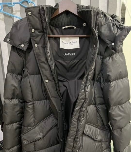 Женский (куртка) пуховик от бренда Marc O'Polo.