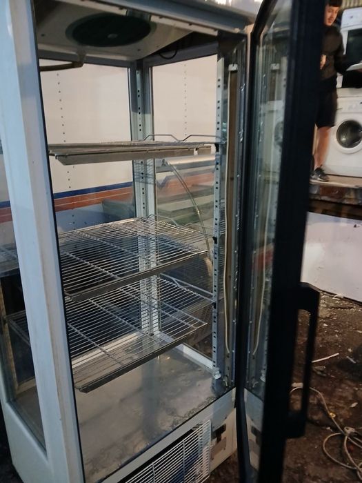 Хладилна витрина