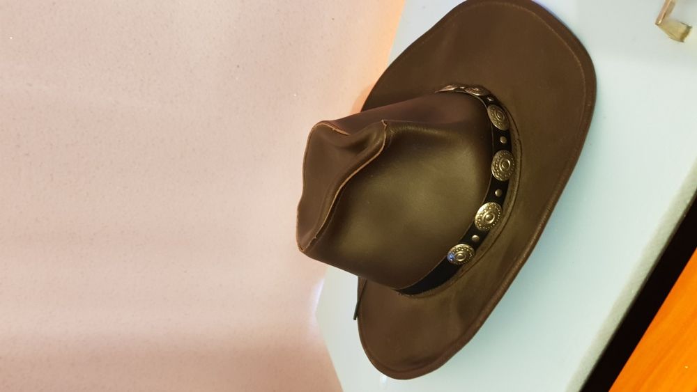 Pălărie cowboy.  PIELE