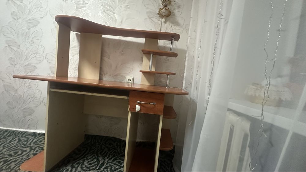 Продам компьютерный стол