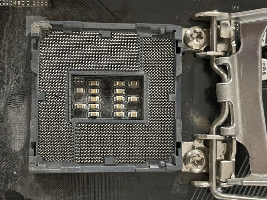 Placa de baza Gigabyte GA-B250M-D3H ( mic defect )+ Procesor i5 7400 .