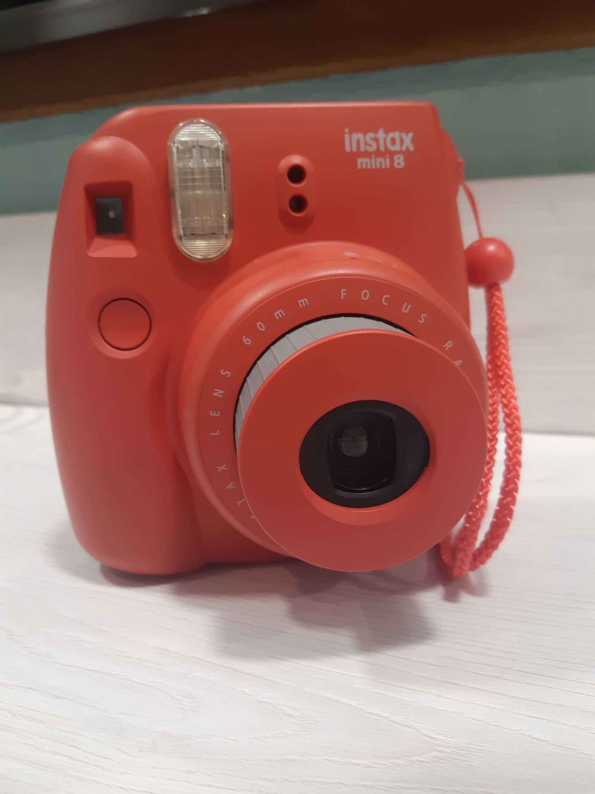 Портотипный фотоаппарат  Instax mini 8