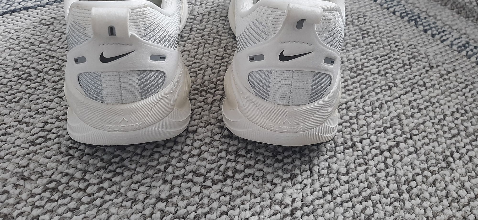 NIKE  оргинални маратонки