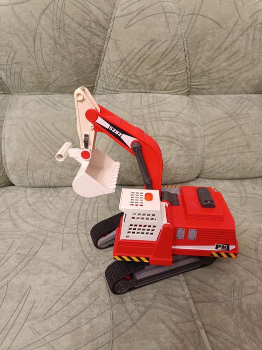 Ходеща кукла и багер