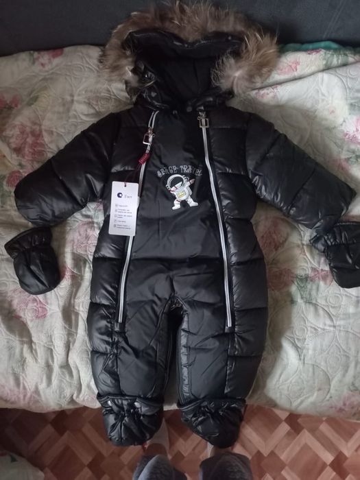 Продам 2 одинаковых комбинезона на зиму!