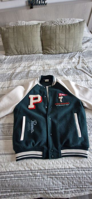 Geaca ZARA stare buna este o geaca  casual .Marimea este XL  culoare v
