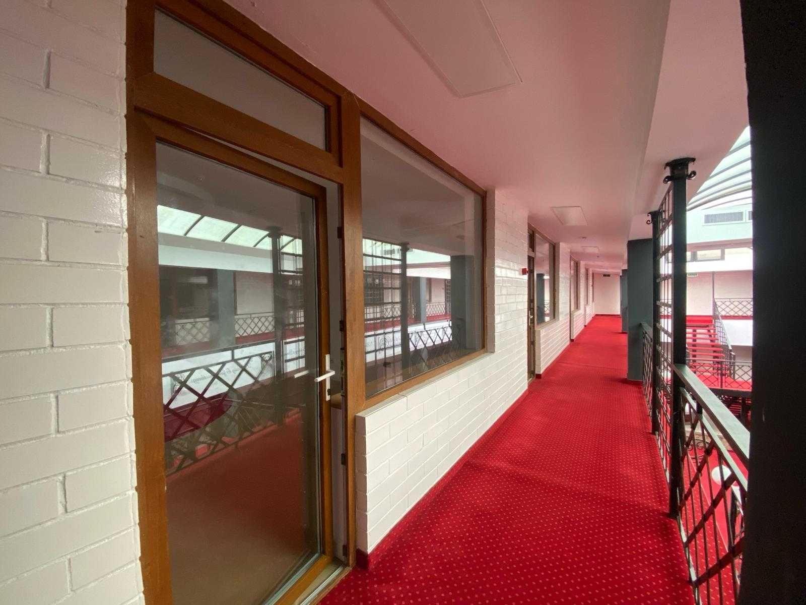 Inchiriez spatiu comercial, imobil intreg, Arad, central