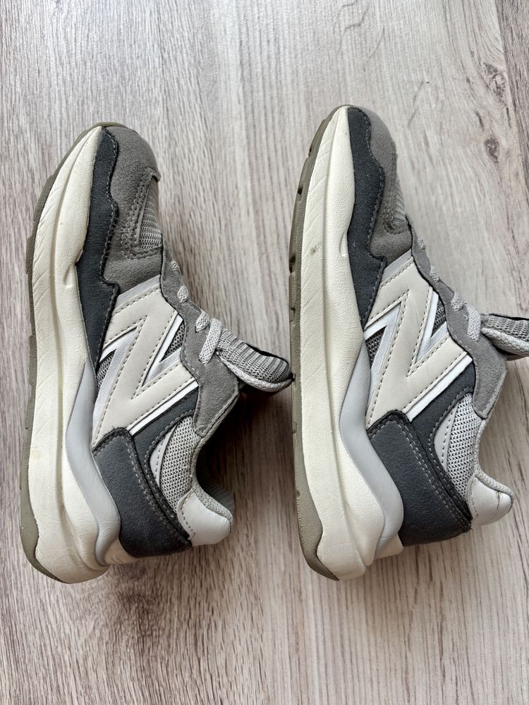 Adidasi originali New Balance copii (30.5)