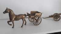 Стара английска бронзова колесница с кон