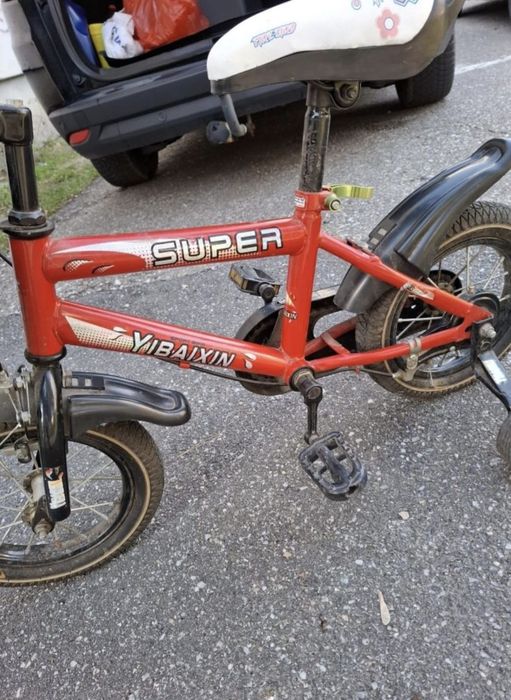 Bicicleta fetițe culoare rosie