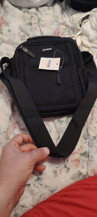 Vând gentuță nouă