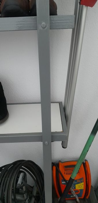 Vand rafturi  metalice cu placa din PAL