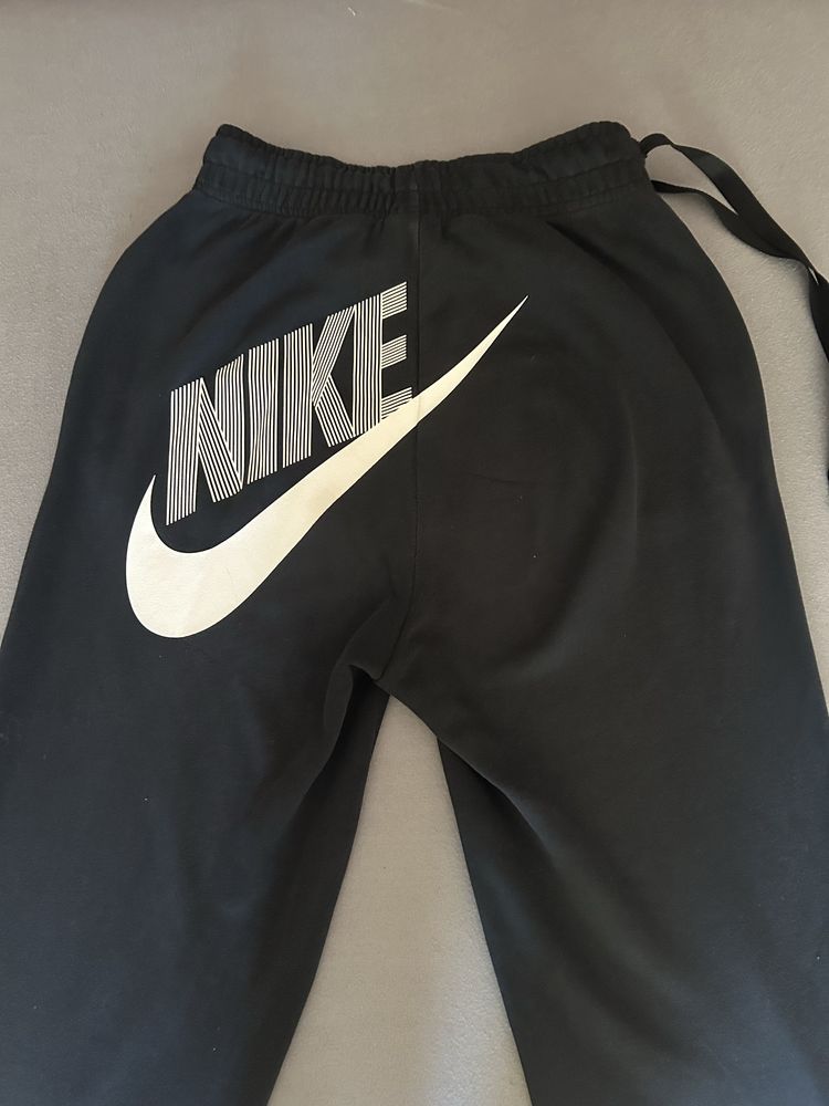 Nike анцуг С размер