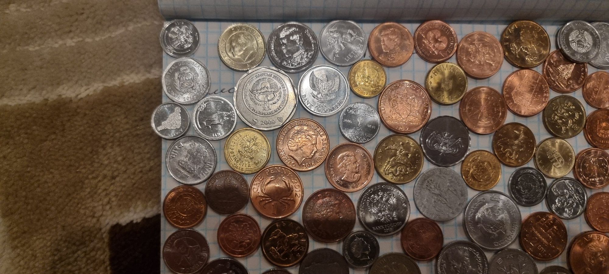 Продажа монет из разных стран мира.