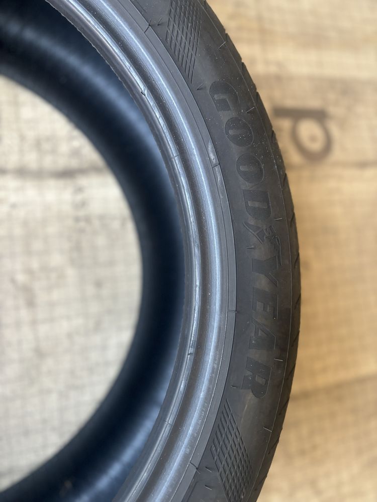 235/45/19 GoodYear 2 бр Kumho 2 бр