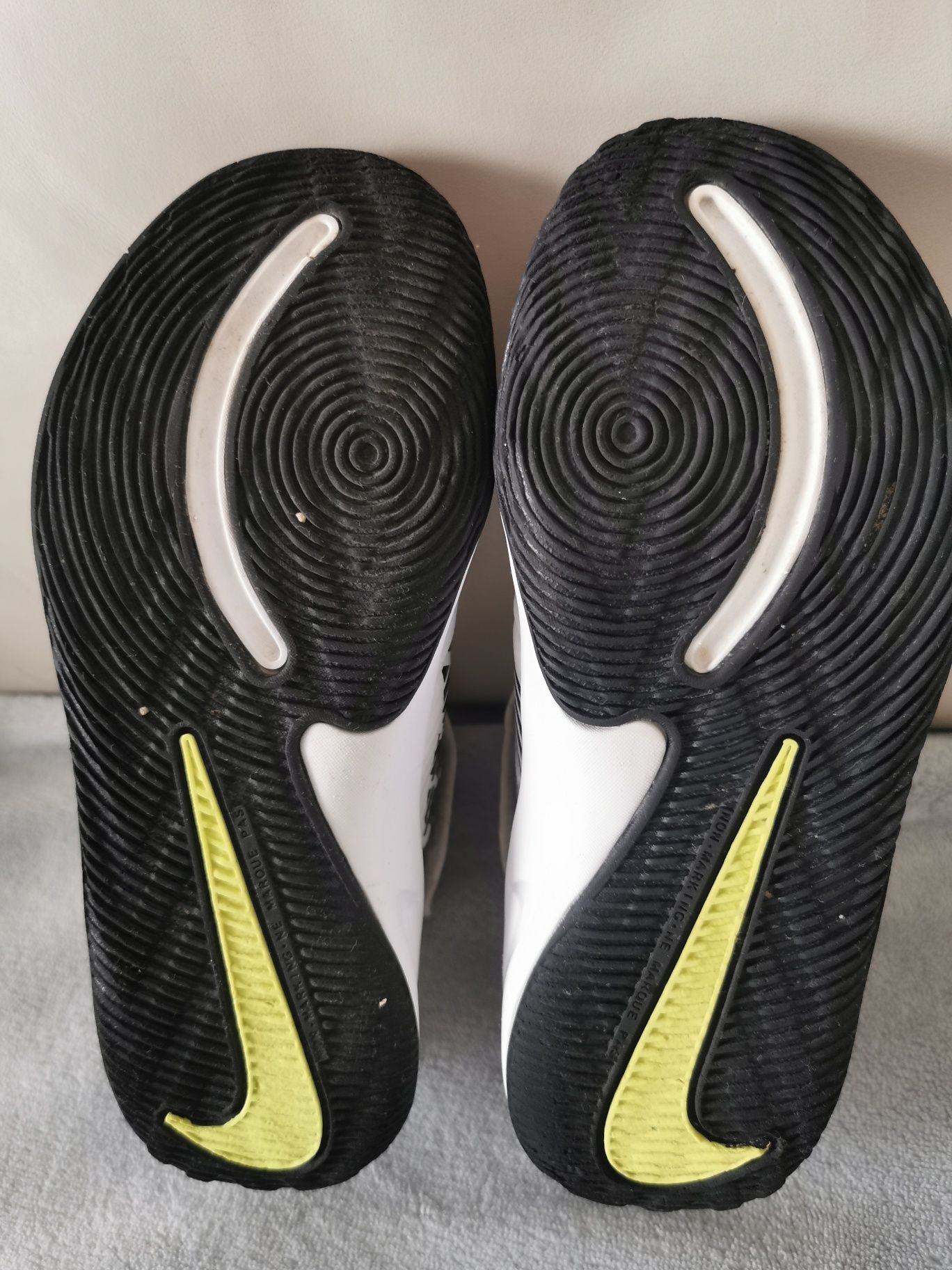 Pantofi sport Nike Teamhustle 30