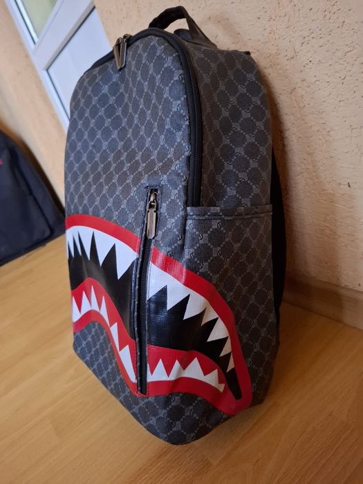 Ghiozdan BAPE ca nou