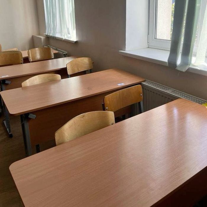 Парта, Стулья, Доска Маркерная, Ресепшн, холодильник, кондиционер