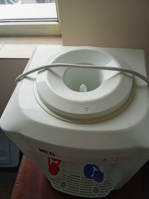 Диспенсър за вода