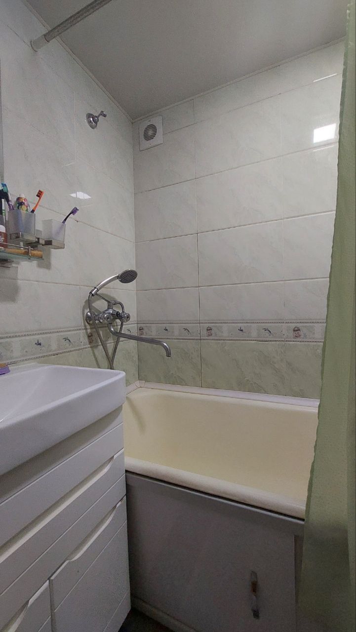 Продаётся 3/1/4 на м-в Карасу 1