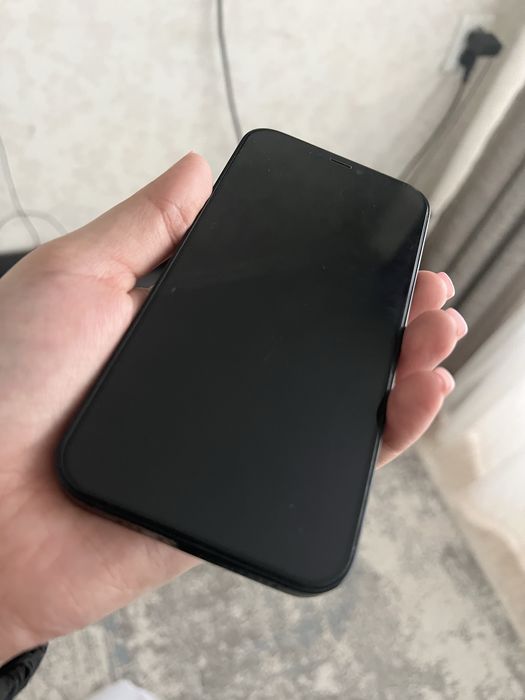 Продам айфон 12