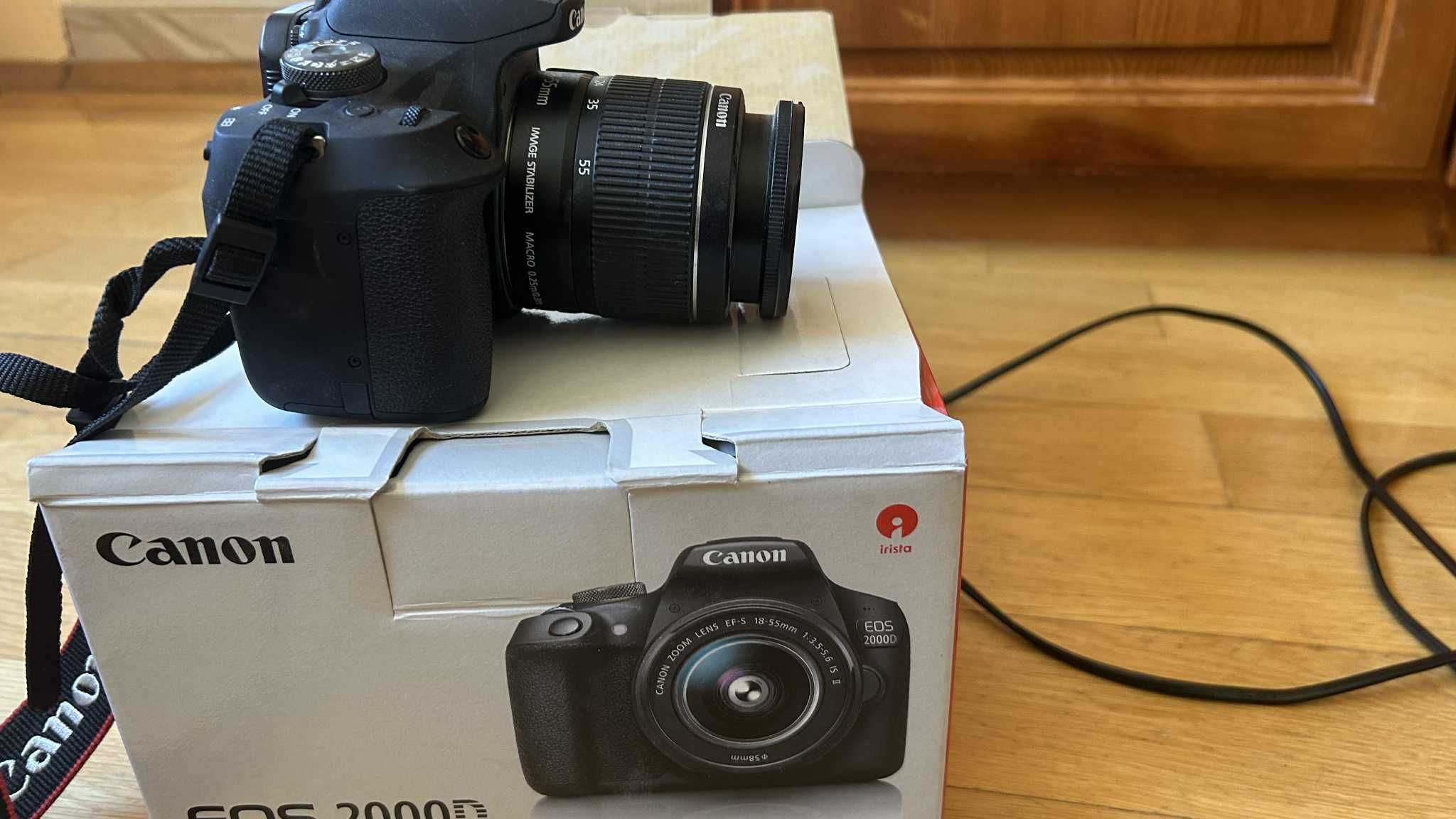 Фотоапарат Canon EOS 2000D и обектив
EF-S 18-55 IS II