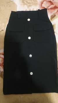 Облегчающая черная юбка
