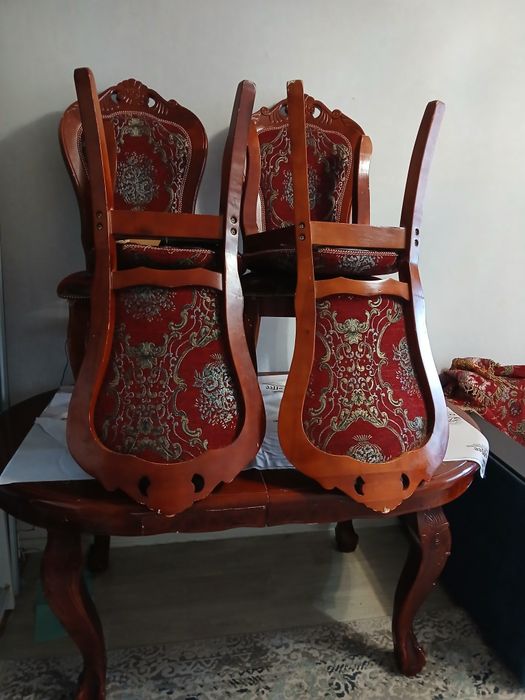 Стол в хорошем состояний