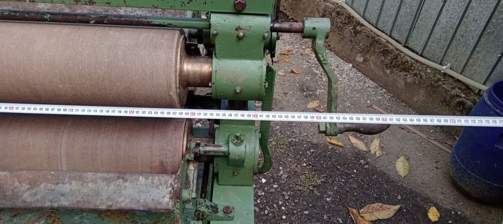 Mașina de aplicat adeziv