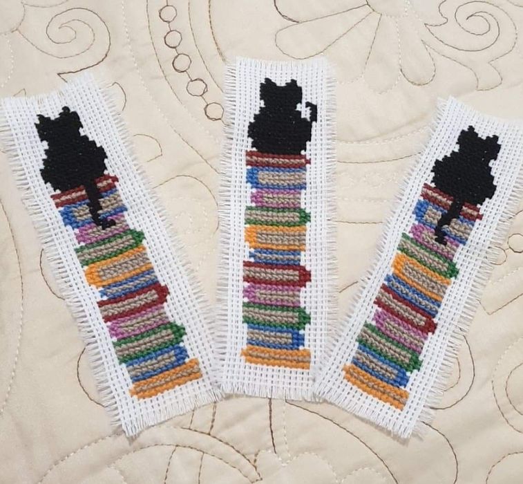 Semne de carte cusute pe etamină la comandă