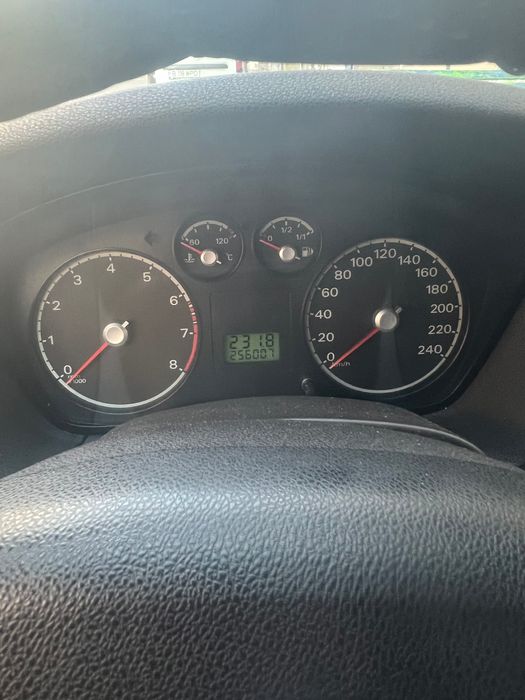 Vând sau schimb Ford focus