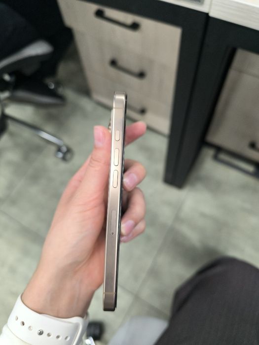 Продам iPhone 16 pro, 256 GB