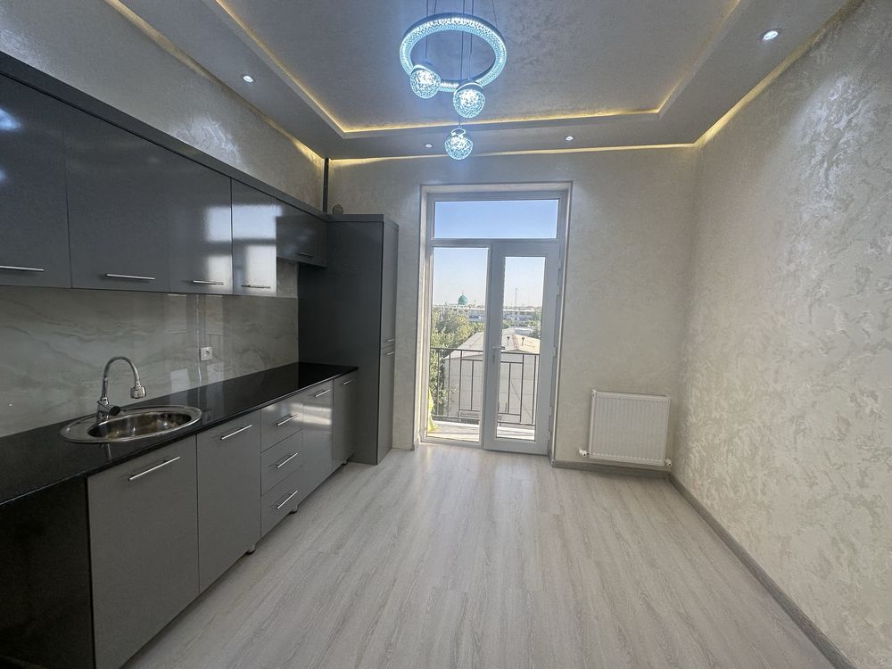 Икки томонлама 1 хонали  квартира сотилади ғиштли дом Мезон маркет