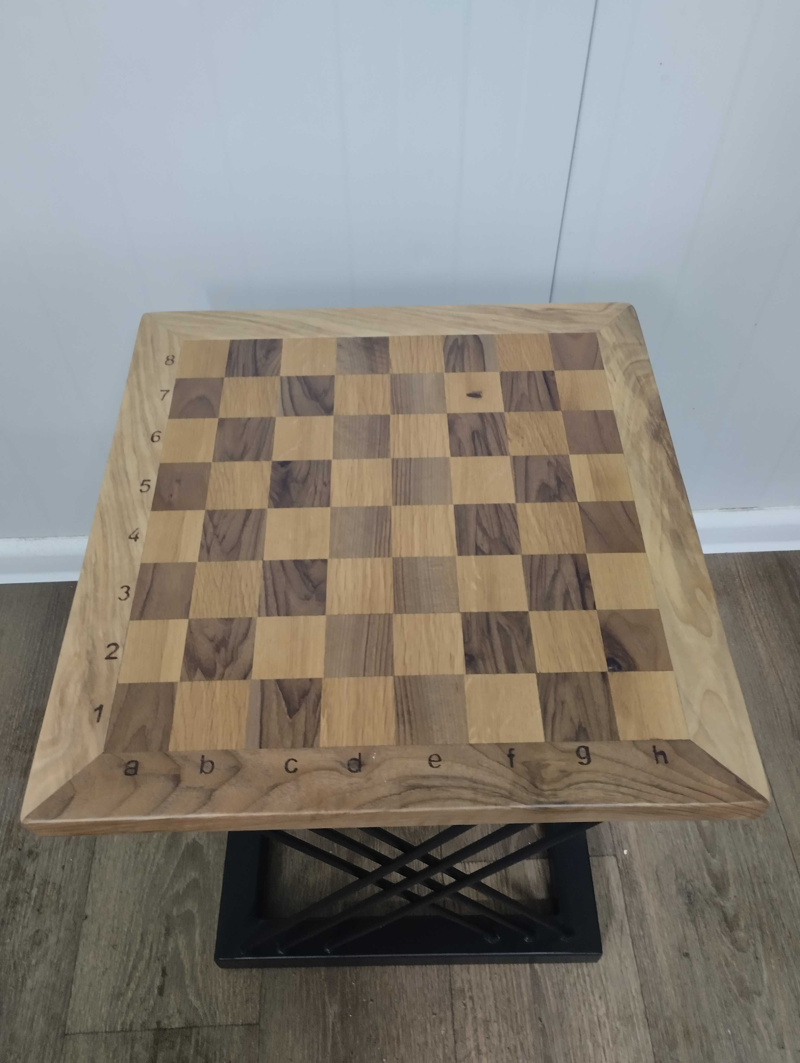 Дървен шах с метална основа