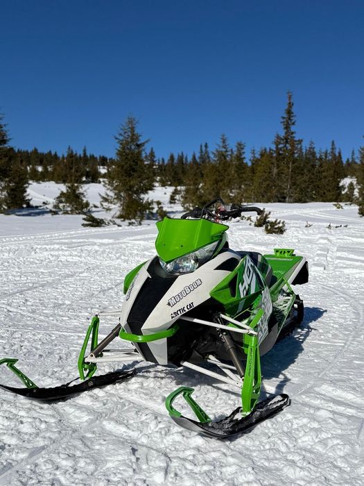 Vând arctic cat m8000 Sau schimb cu model mai nou plus diferența