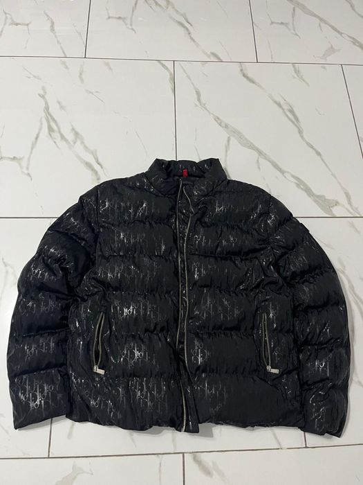 Geaca puffer barbati , Dior , marime XL este un fit de L mai slim