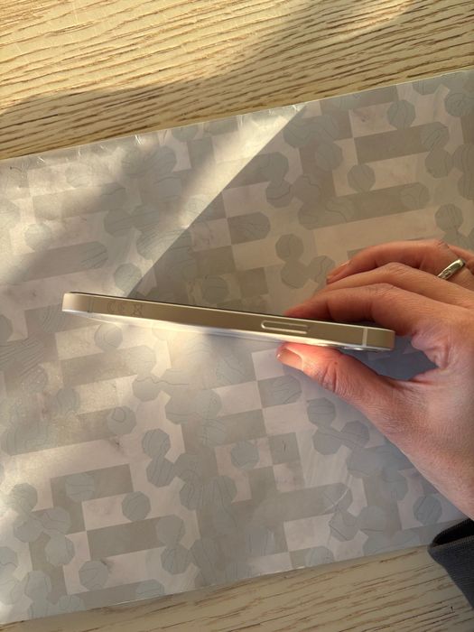 iPhone 12 mini, 64 GB, бял, с оригинален Apple кейс