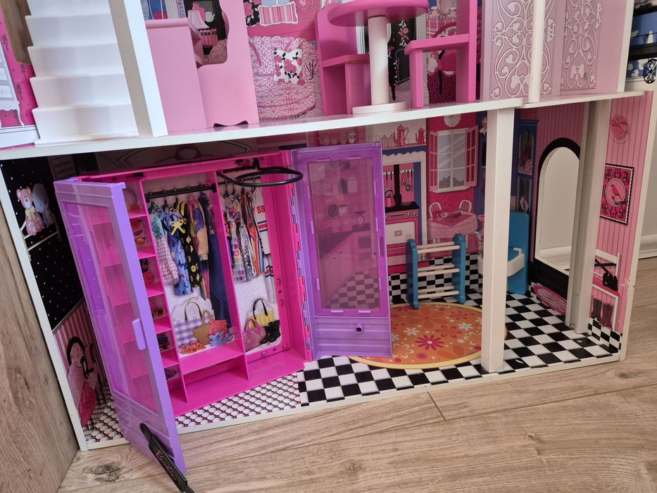 Casuta din lemn pentru papusi