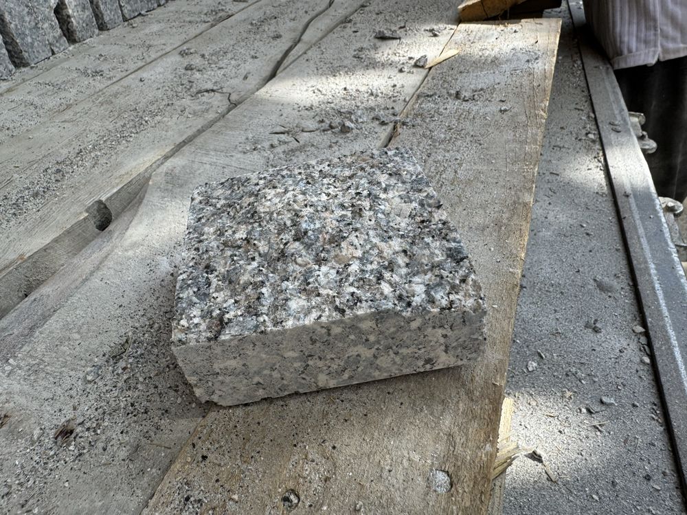 Granit bruschatka bruchatka ko’ksaroy tosh