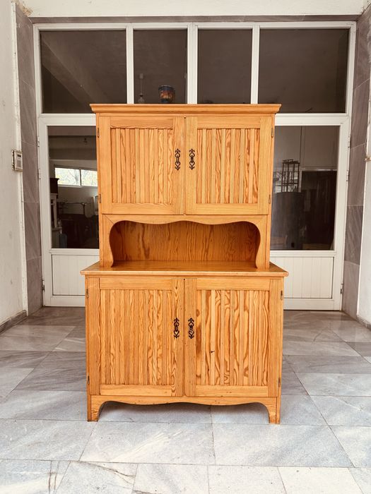 Масивен дървен бюфет / шкаф в рустик стил – отлично състояние