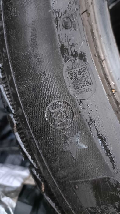 Vând anvelope 275/45/20 runflat