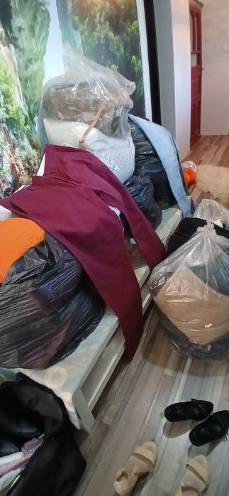 Lot de haine/ genți dama/ pantofi