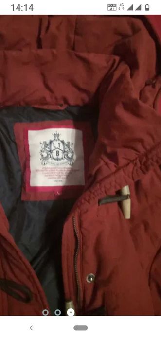 Geacă de damă ,cu glugă de iarnă ,de firmă calitate  ,mărimea este L